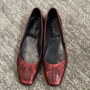 Tahari Merlot flats 7.5